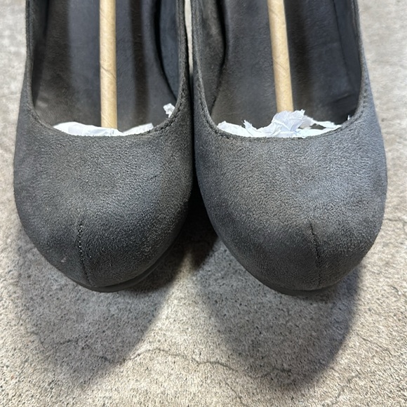 Aldo Halik Grey Suede Wedges Platforms Size 6.5 PreOwned - Picture 4 of 7